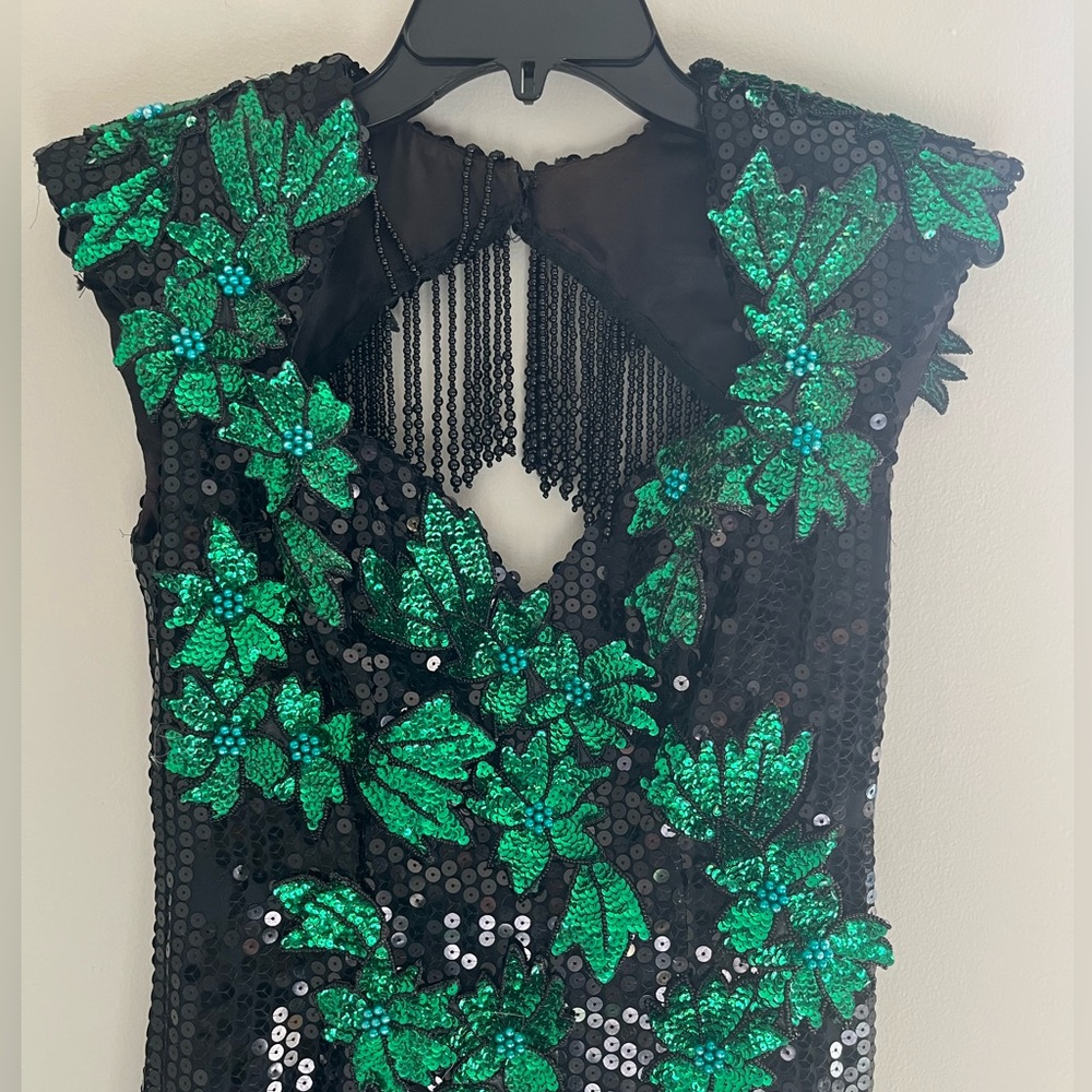 Vintage black and green sequined gown size 8 with keyhole back. - Picture 9 of 13
